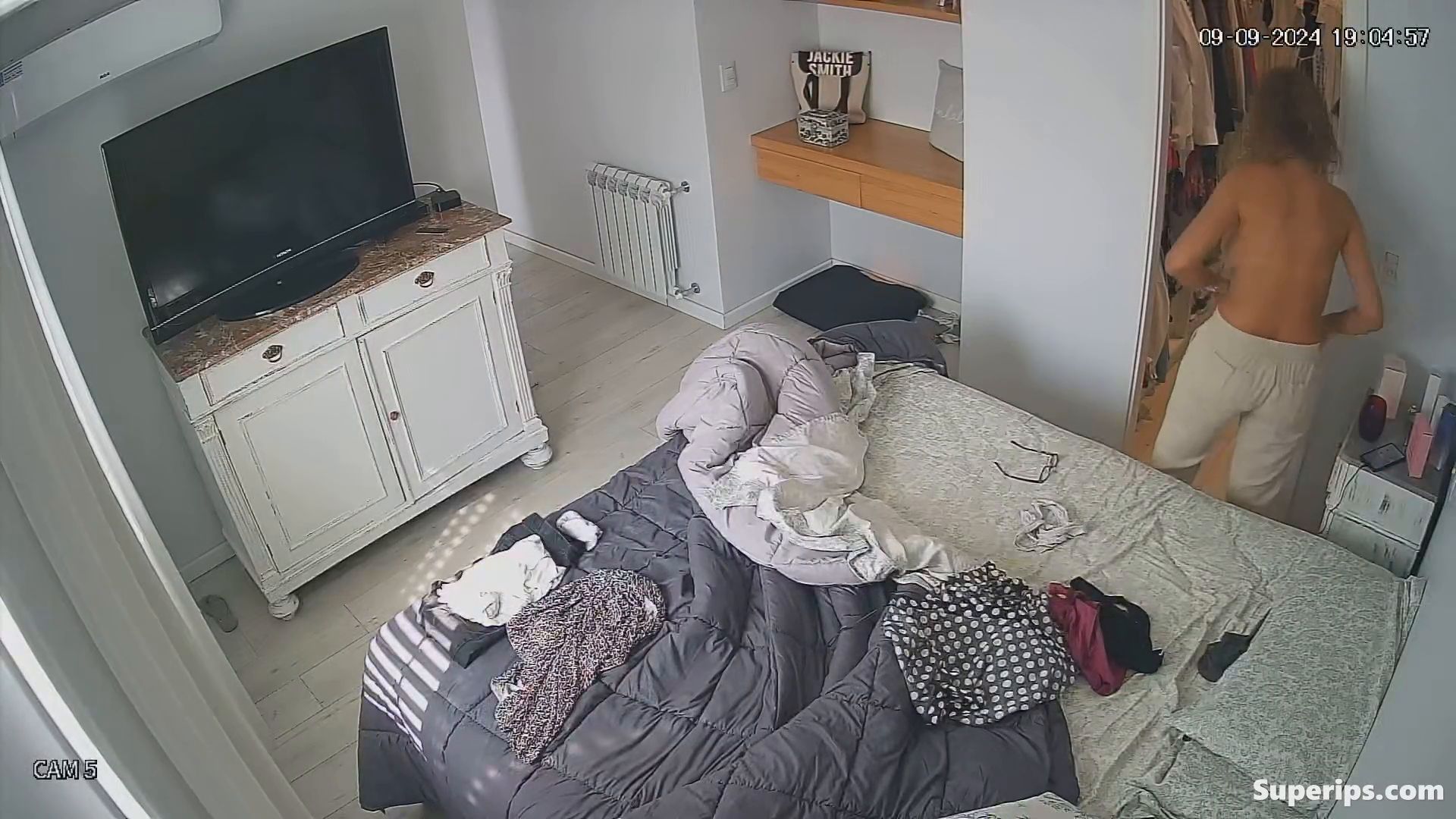 IPCAM – British Milf gets dressed in her room IPCAM – British Milf gets dressed in her room