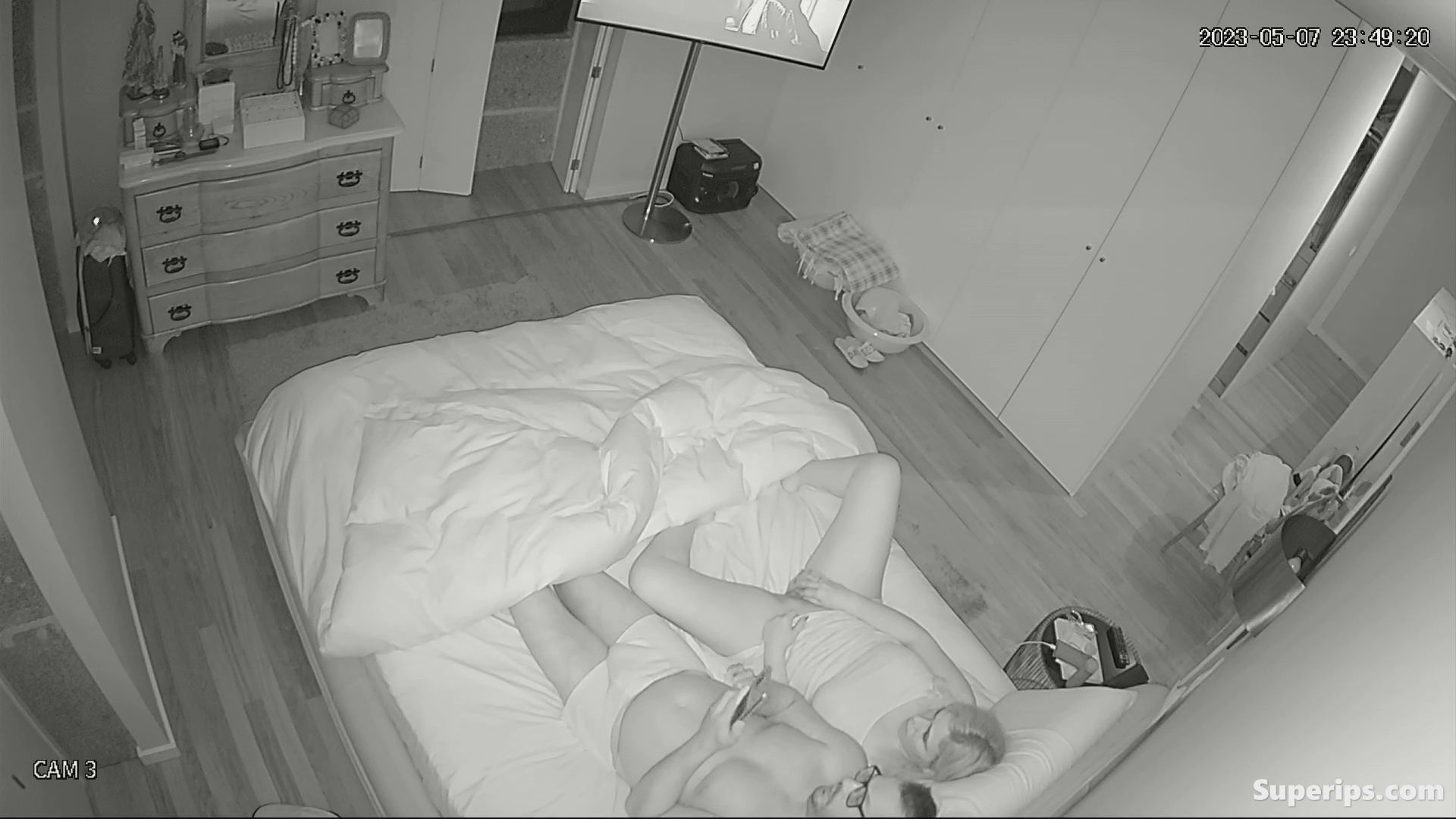 IPCAM – French married couple watch porn IPCAM – French married couple watch porn