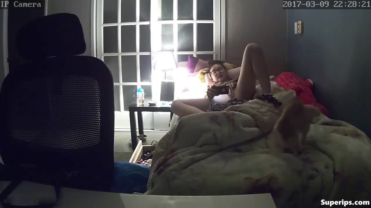 IPCAM – Cute Japanese girl with glasses masturbates IPCAM – Cute Japanese girl with glasses masturbates