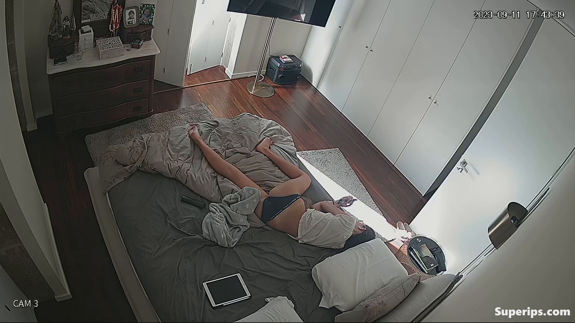 IPCAM – French girl watches porn on her mother’s iPhone IPCAM – French girl watches porn on her mother’s iPhone