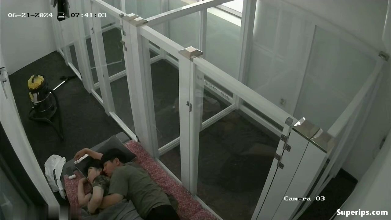 IPCAM – Korean college couple fucks in the locker room IPCAM – Korean college couple fucks in the locker room