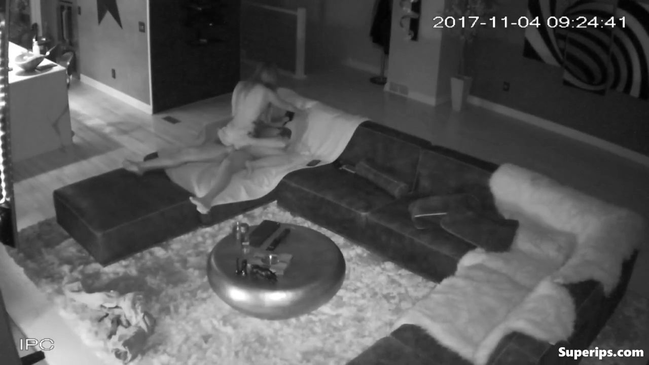 IPCAM – American girl is fucked by her rich boyfriend IPCAM – American girl is fucked by her rich boyfriend