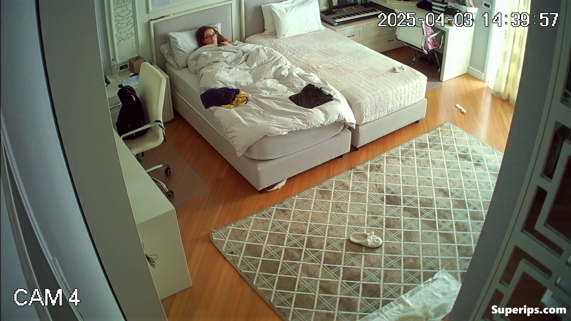 IPCAM – Hot nerdy girl masturbates to orgasm IPCAM – Hot nerdy girl masturbates to orgasm