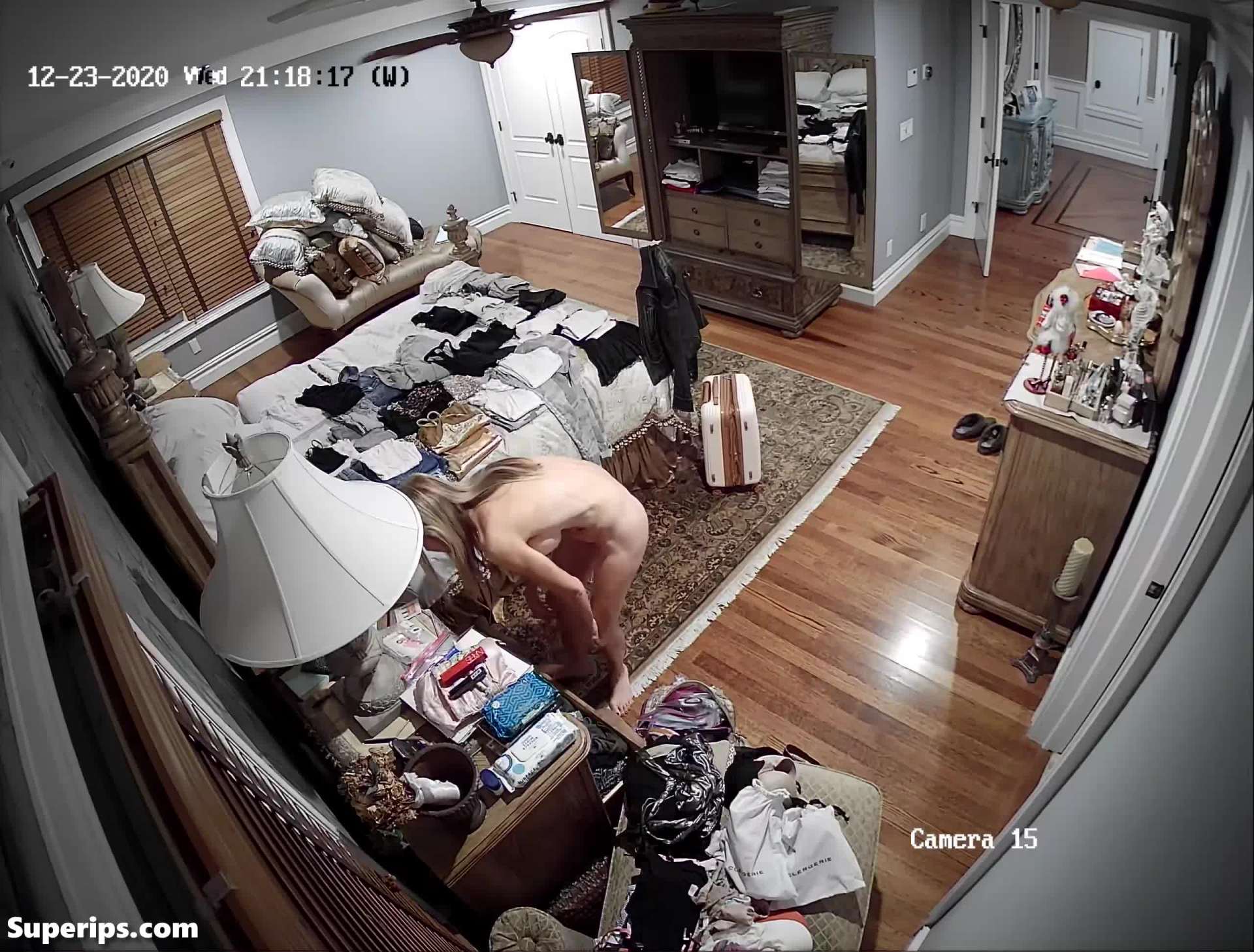 IPCAM – Mature German woman walks around her room naked IPCAM – Mature German woman walks around her room naked