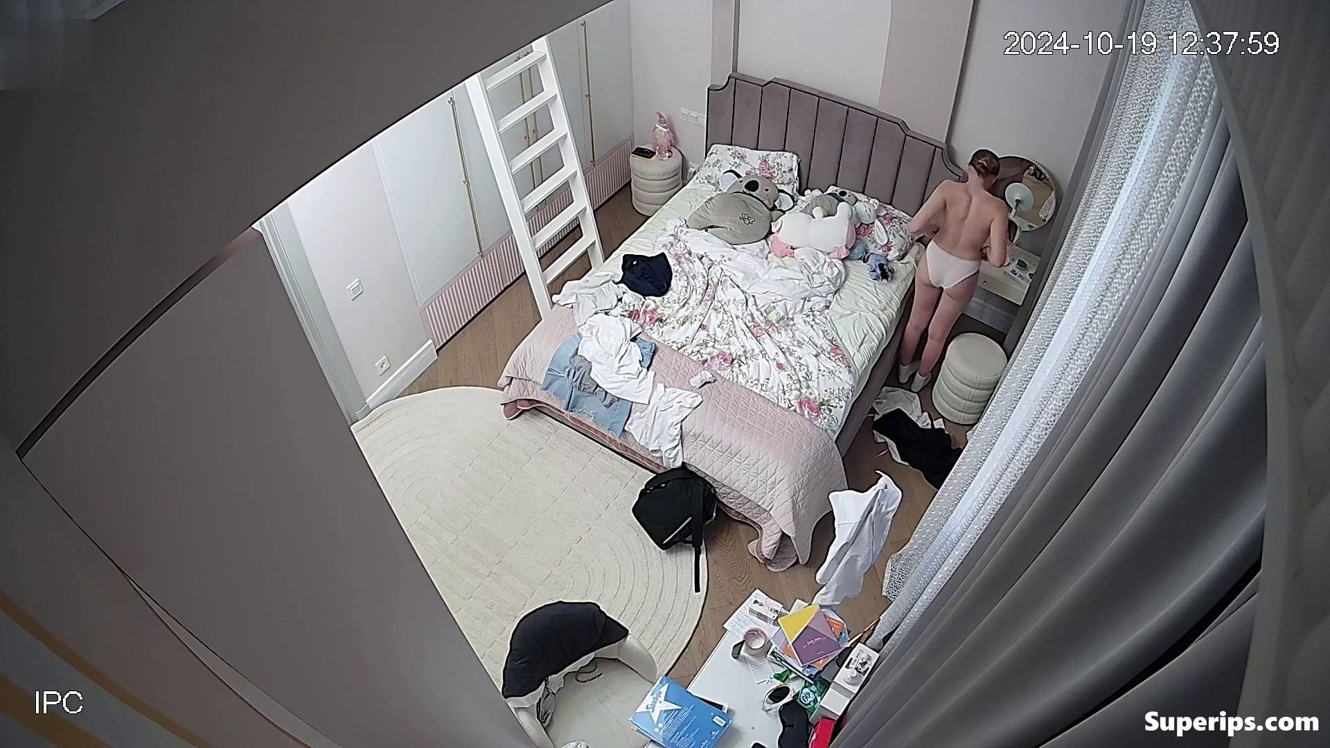 IPCAM – Ukrainian college girl changes her clothes IPCAM – Ukrainian college girl changes her clothes