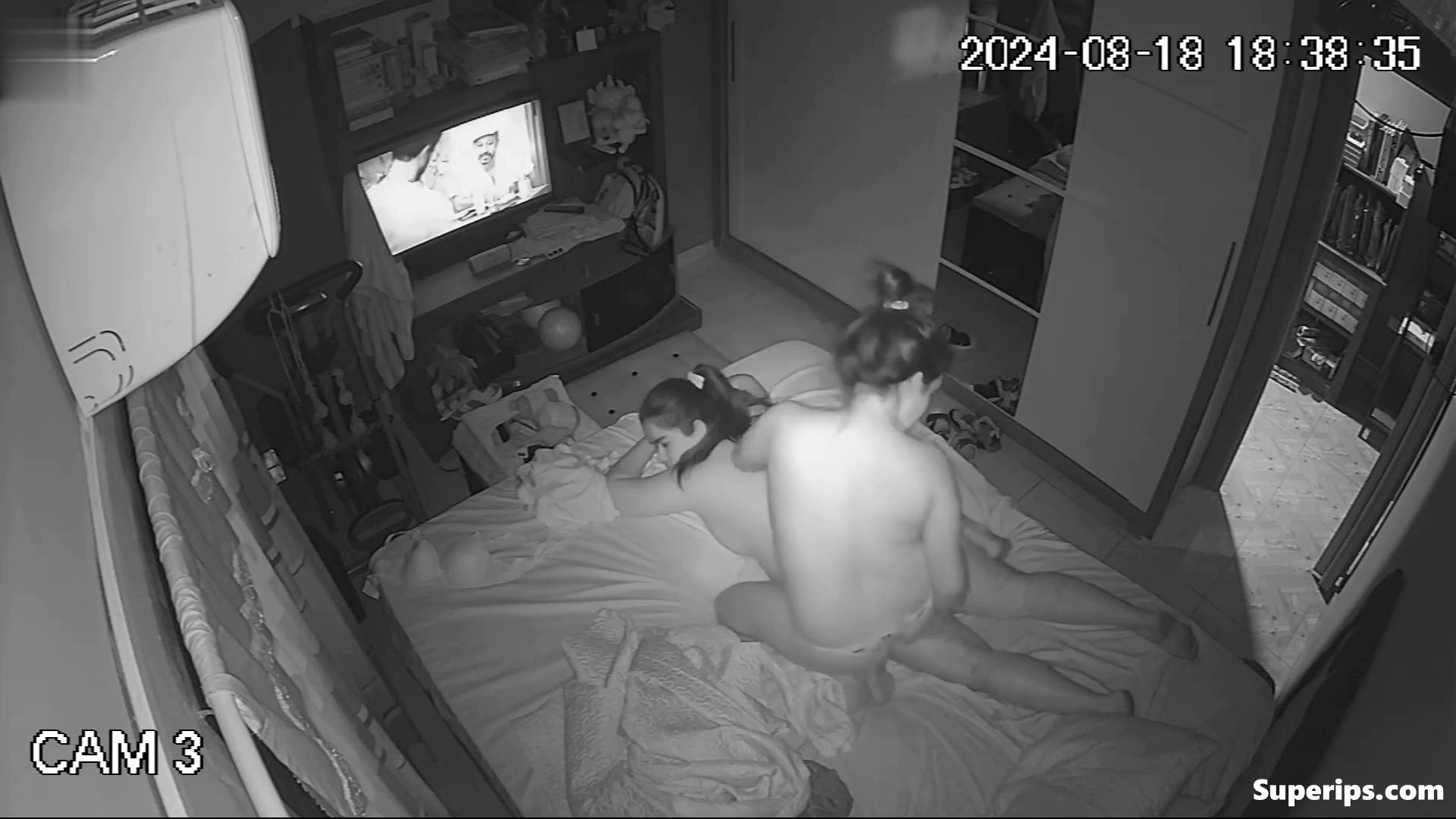 IPCAM – Lesbian Latina have sex in their bed IPCAM – Lesbian Latina have sex in their bed