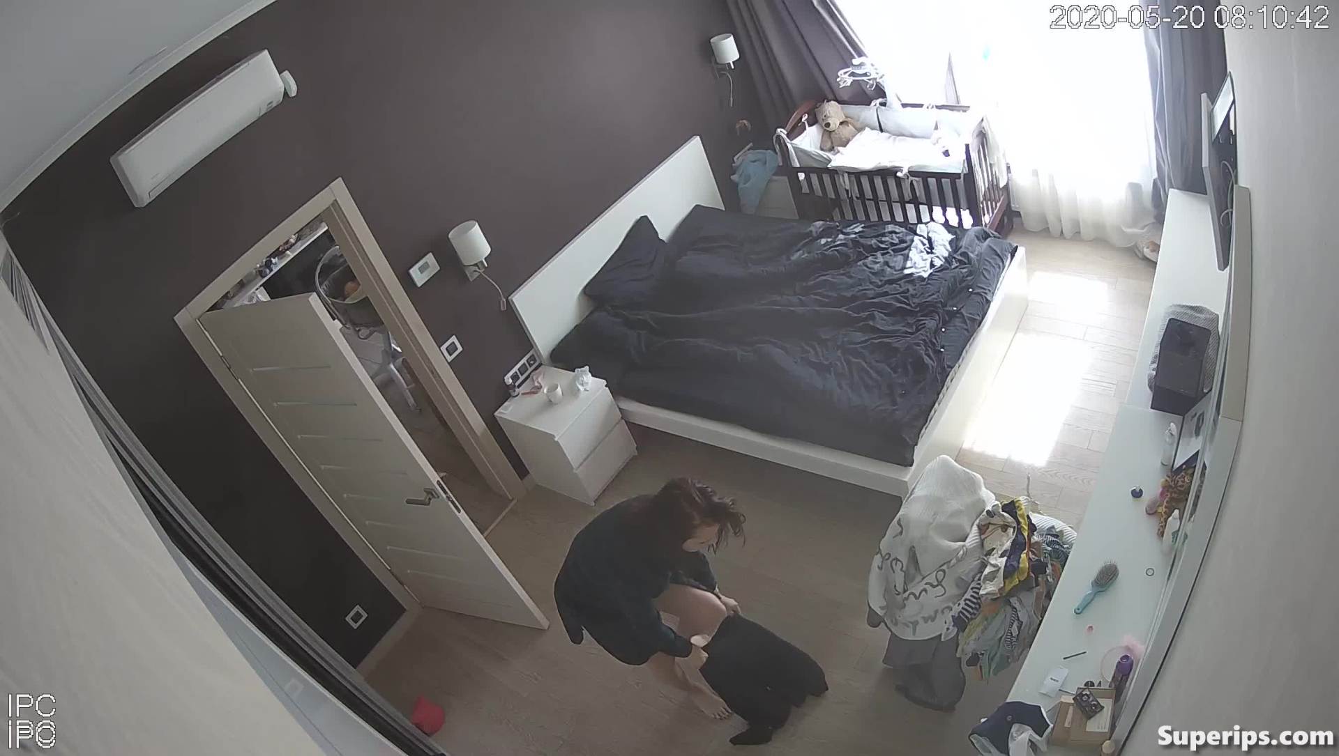 IPCAM – Young British girl changes her clothes IPCAM – Young British girl changes her clothes