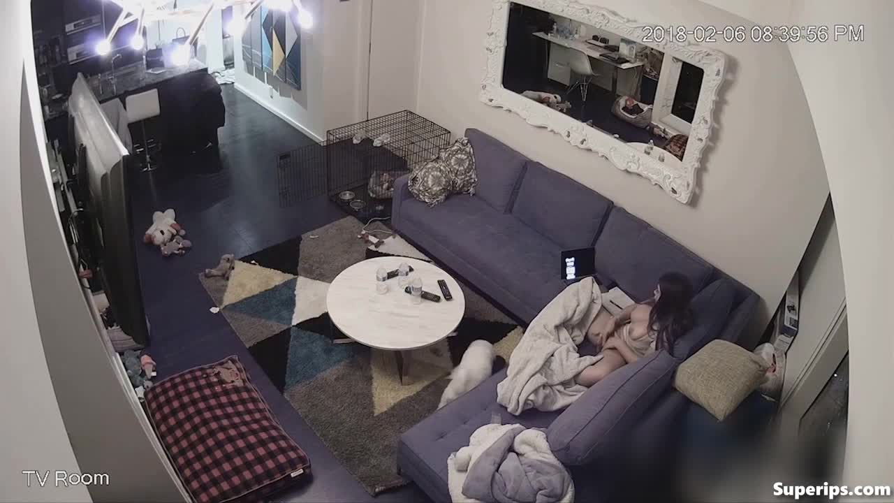 IPCAM – Busty American babe masturbates on her couch IPCAM – Busty American babe masturbates on her couch