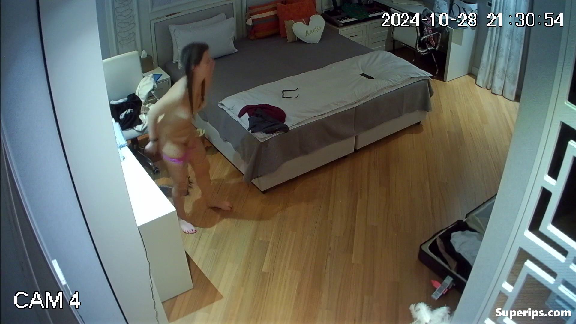 IPCAM – British girl changes her underwear IPCAM – British girl changes her underwear