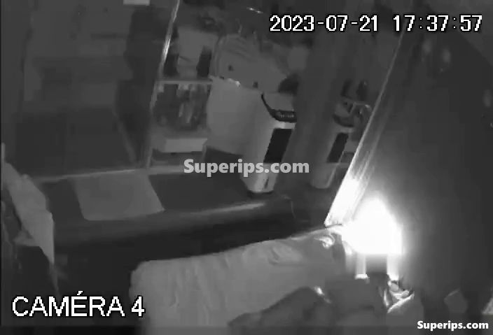 IPCAM – Two European nude masseuses with a man IPCAM – Two European nude masseuses with a man