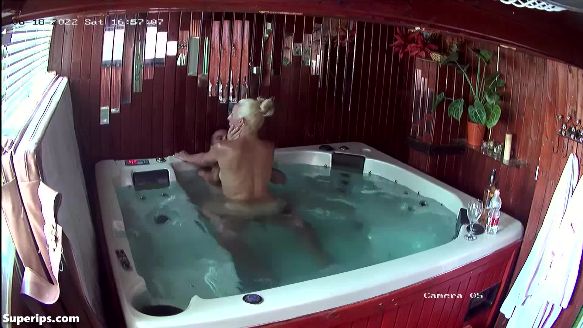 IPCAM – French blonde granny is fucked in the Jacuzzi IPCAM – French blonde granny is fucked in the Jacuzzi