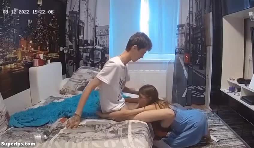 IPCAM – American stepsister gives her brother a blowjob IPCAM – American stepsister gives her brother a blowjob