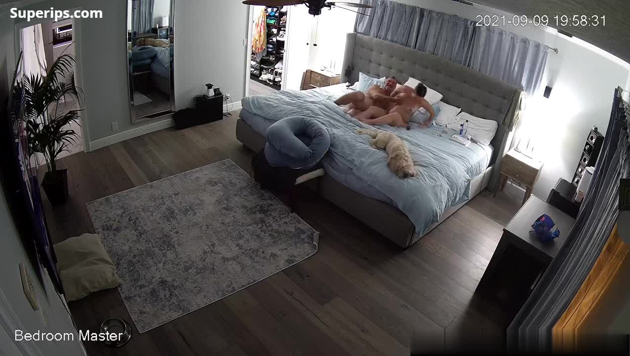 IPCAM – Mature pregnant woman is groped IPCAM – Mature pregnant woman is groped