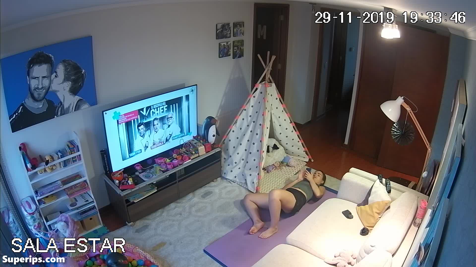 IPCAM – Young German mom does yoga in sexy clothes IPCAM – Young German mom does yoga in sexy clothes