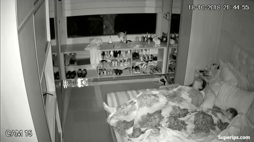 IPCAM – Mature woman masturbating alone in her bed IPCAM – Mature woman masturbating alone in her bed