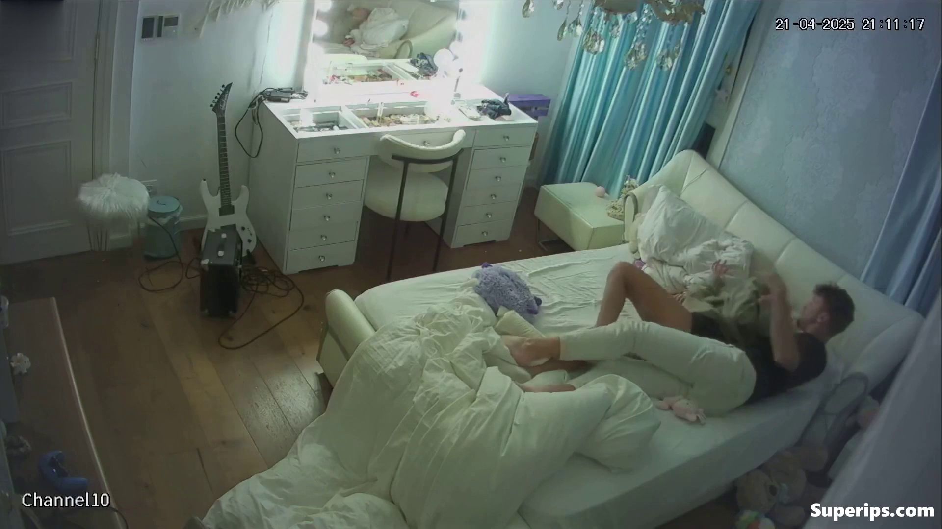 IPCAM – German college girl is groped by her boyfriend IPCAM – German college girl is groped by her boyfriend