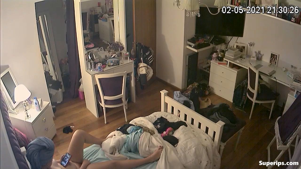IPCAM – Teenage girl masturbates naked in her room IPCAM – Teenage girl masturbates naked in her room