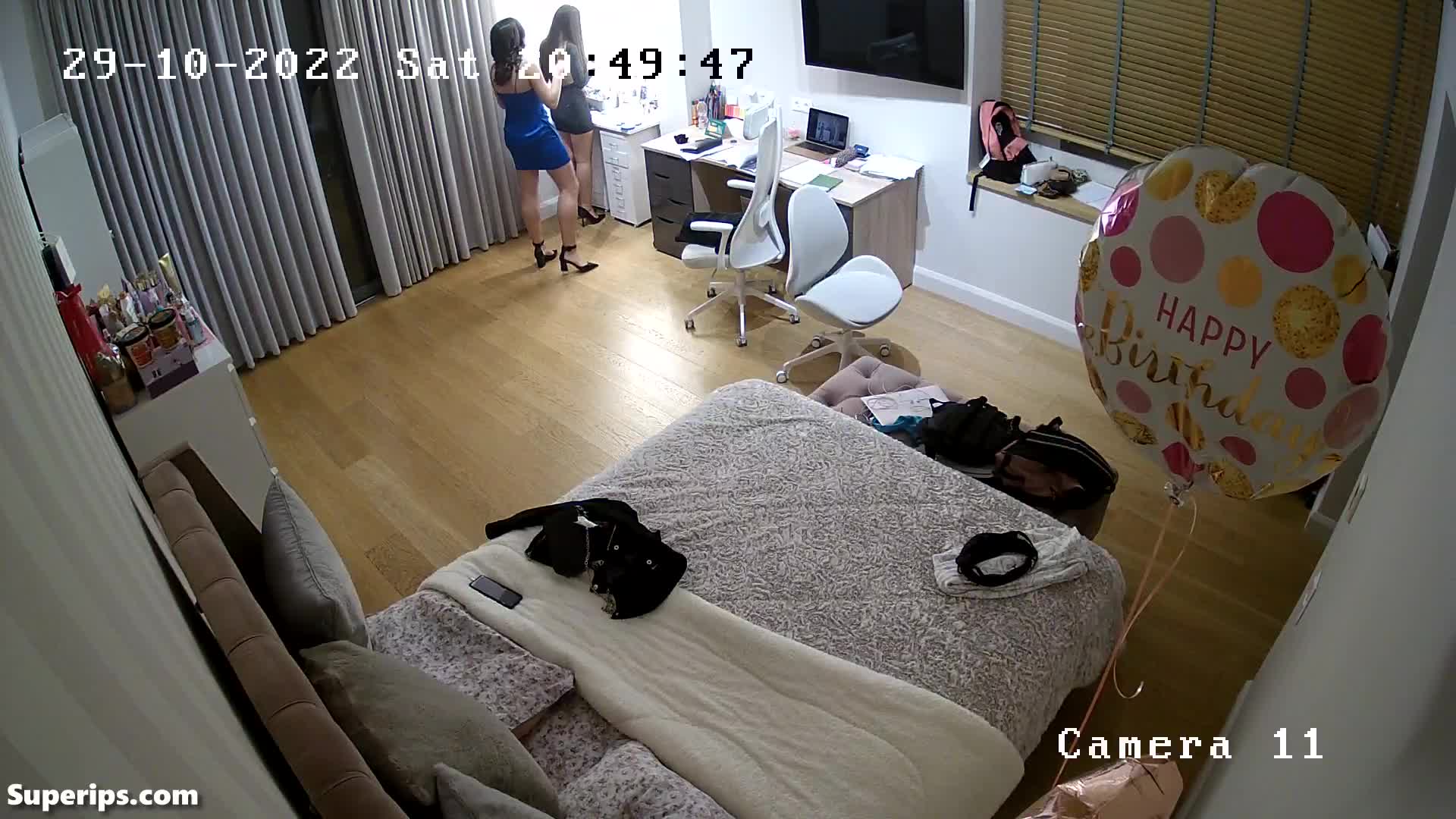 IPCAM – French teen sisters go out to party IPCAM – French teen sisters go out to party