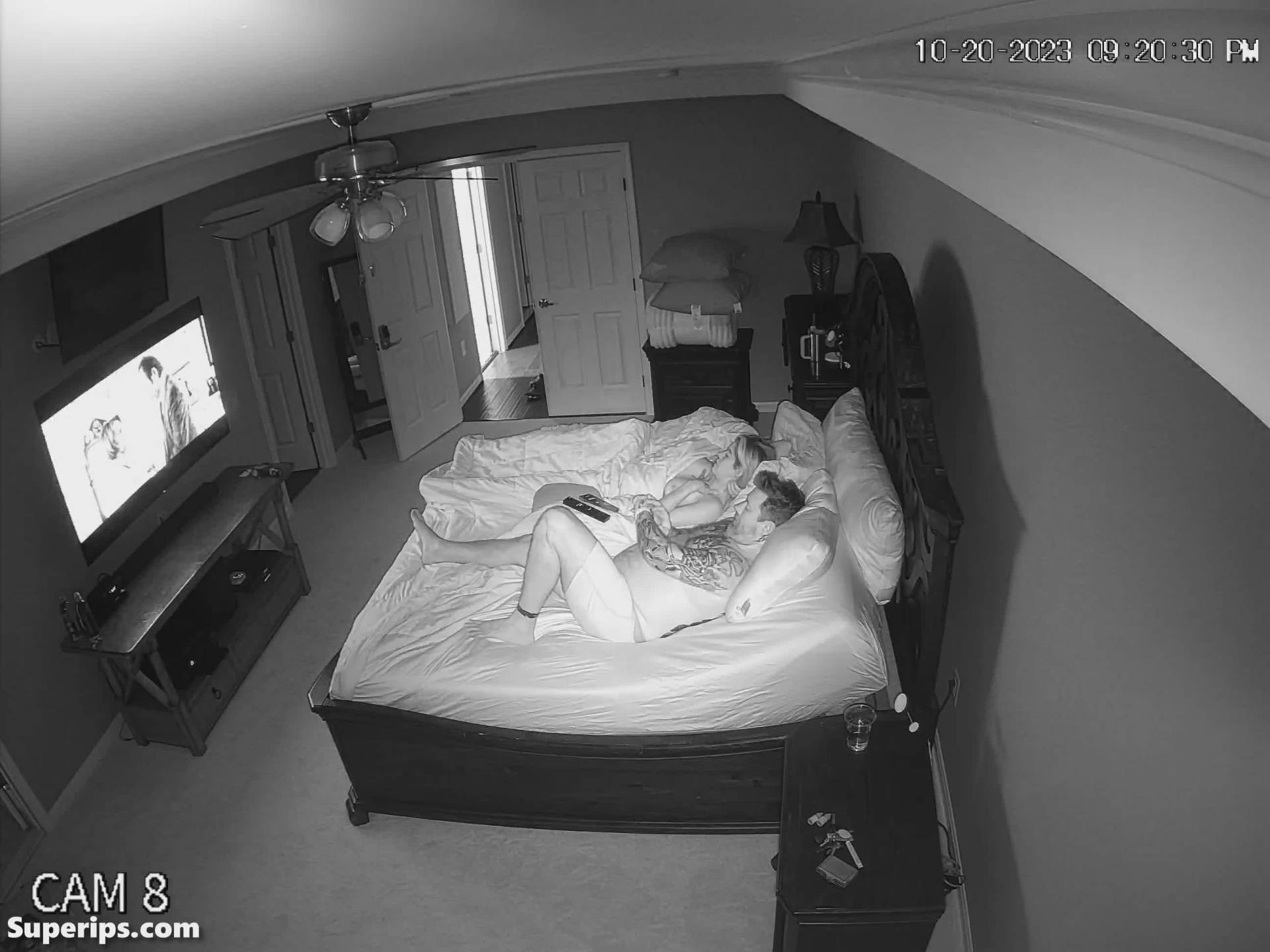 IPCAM – American woman sticks her finger in her husband’s ass IPCAM – American woman sticks her finger in her husband’s ass