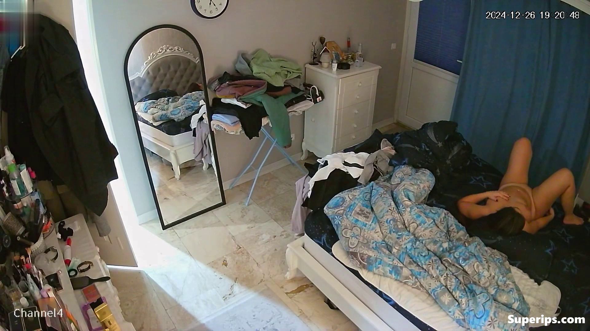 IPCAM – Arab woman masturbates with a vibrator IPCAM – Arab woman masturbates with a vibrator