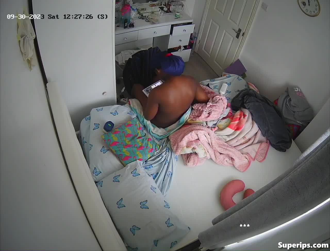 IPCAM – Black American teenager changes her clothes IPCAM – Black American teenager changes her clothes