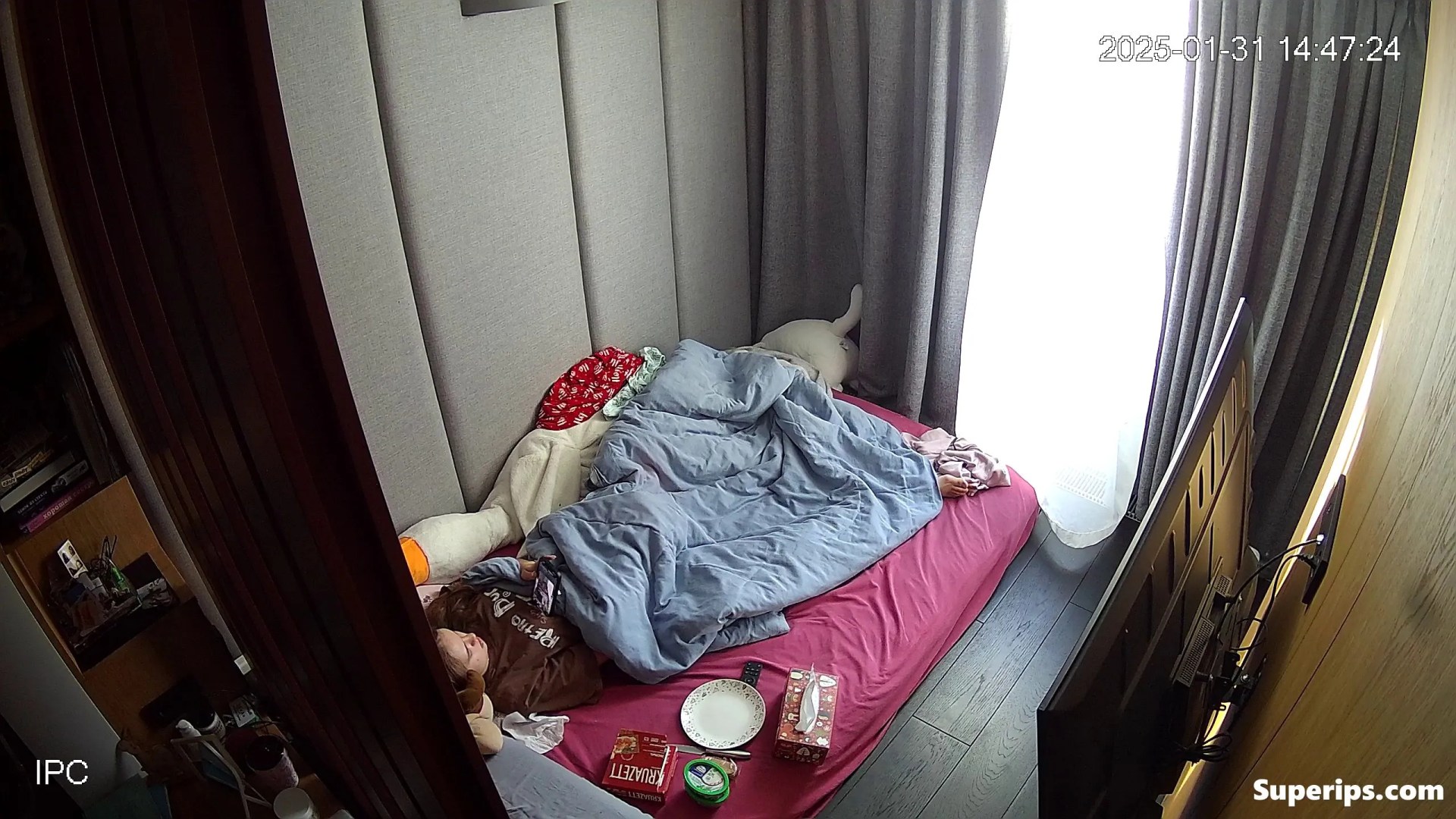 IPCAM – Ukrainian girl masturbates watching TikTok IPCAM – Ukrainian girl masturbates watching TikTok