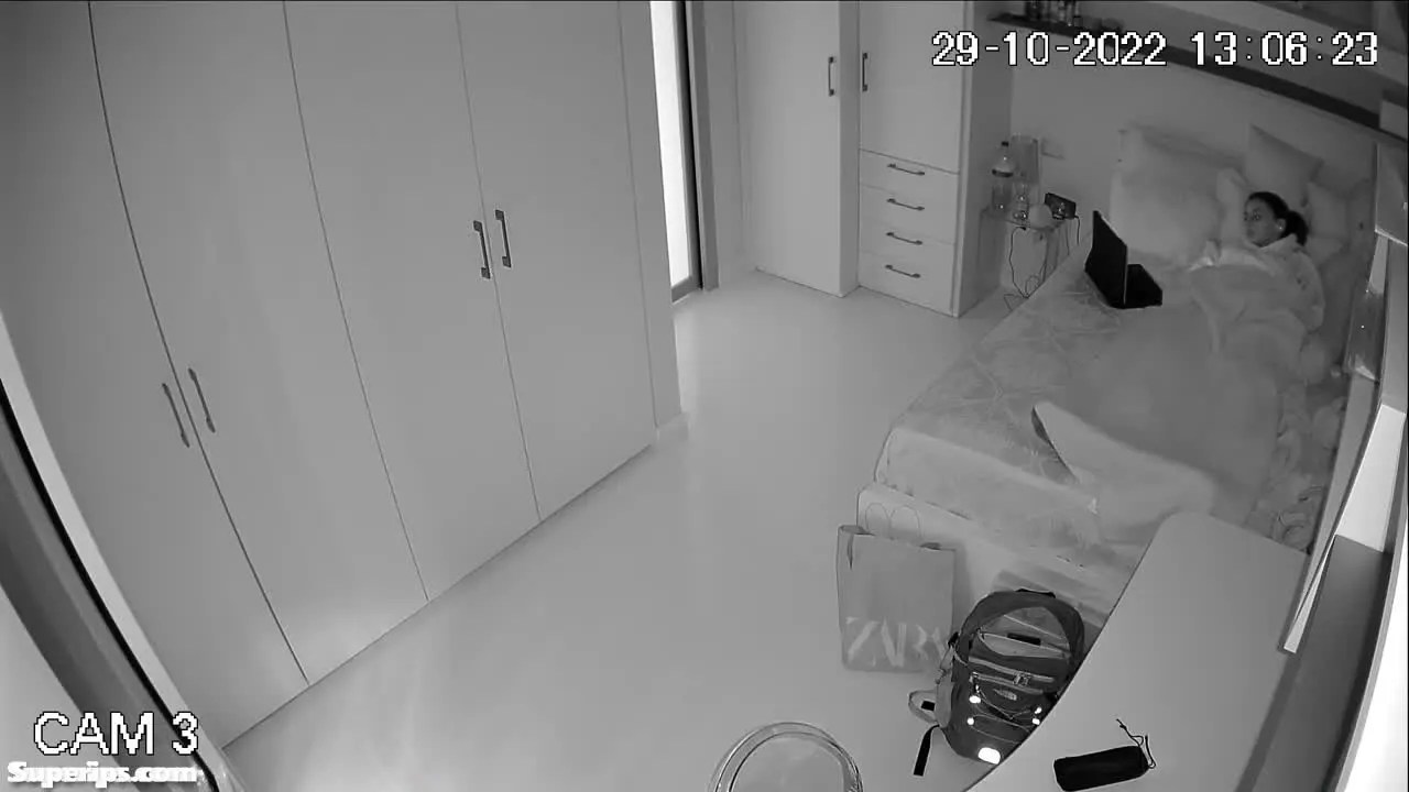 IPCAM – Arab teen girl masturbates while watching porn IPCAM – Arab teen girl masturbates while watching porn