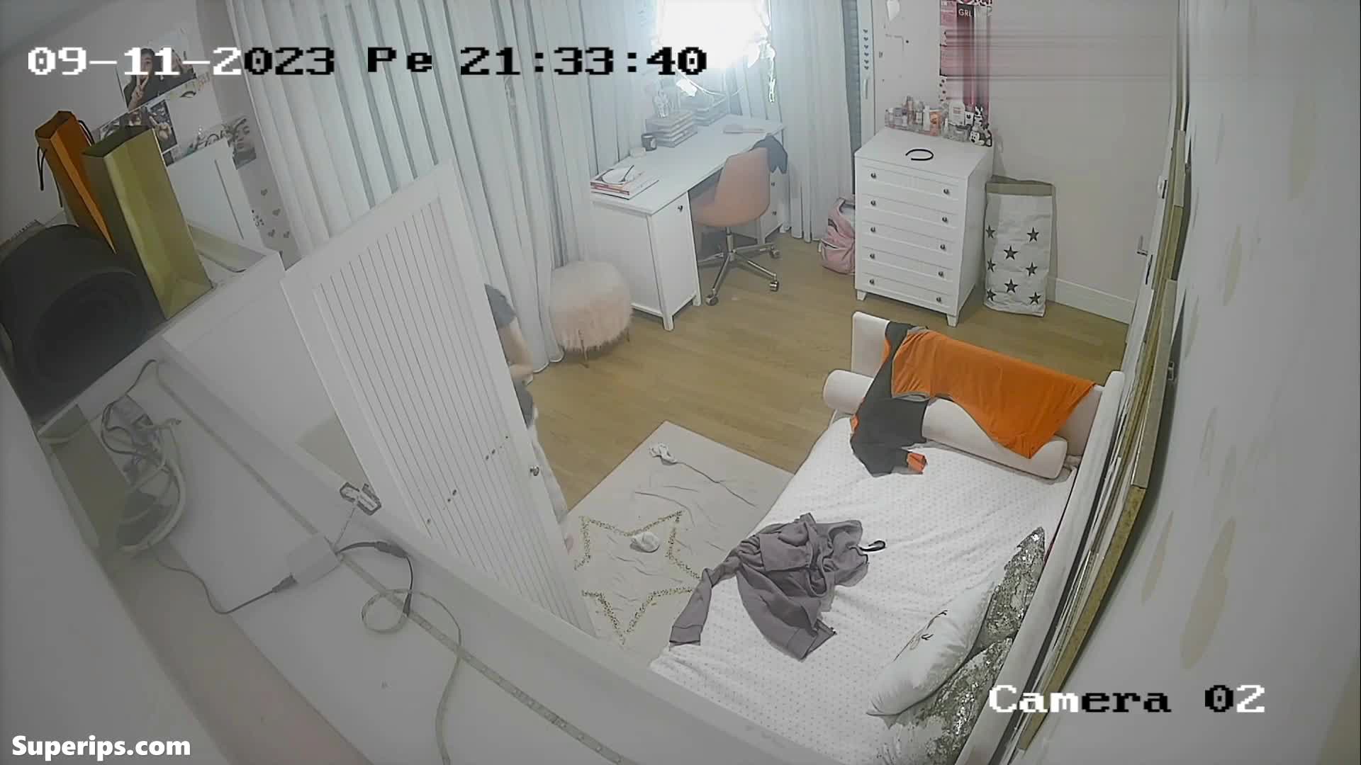 IPCAM – Petite French girl rubs her pussy IPCAM – Petite French girl rubs her pussy