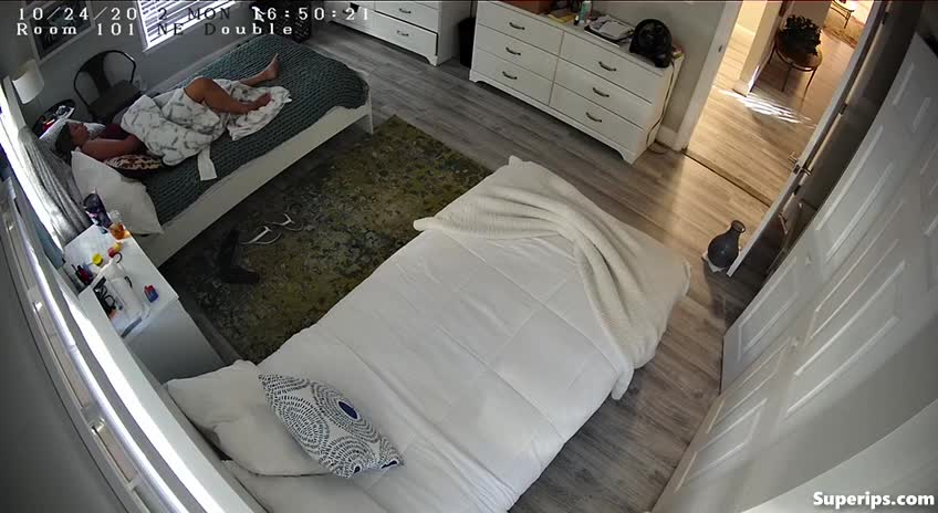 IPCAM – American woman masturbates in her daughter’s room IPCAM – American woman masturbates in her daughter’s room