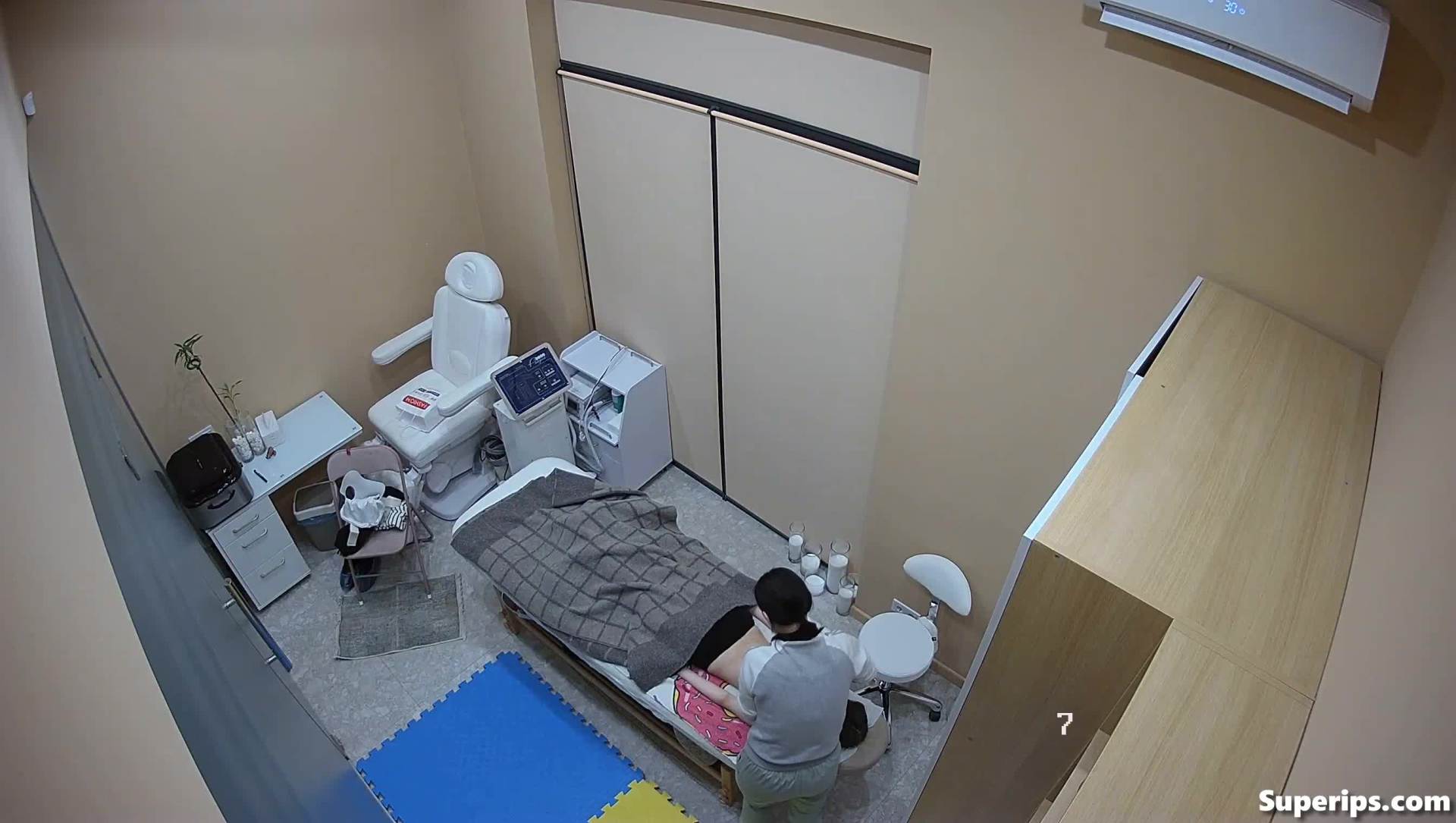 IPCAM – German teenager receives a nude massage IPCAM – German teenager receives a nude massage