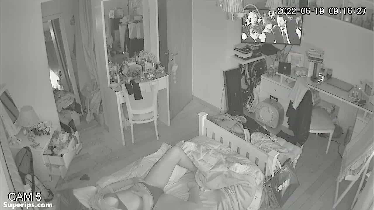 IPCAM – Naughty girl masturbates watching Netflix IPCAM – Naughty girl masturbates watching Netflix