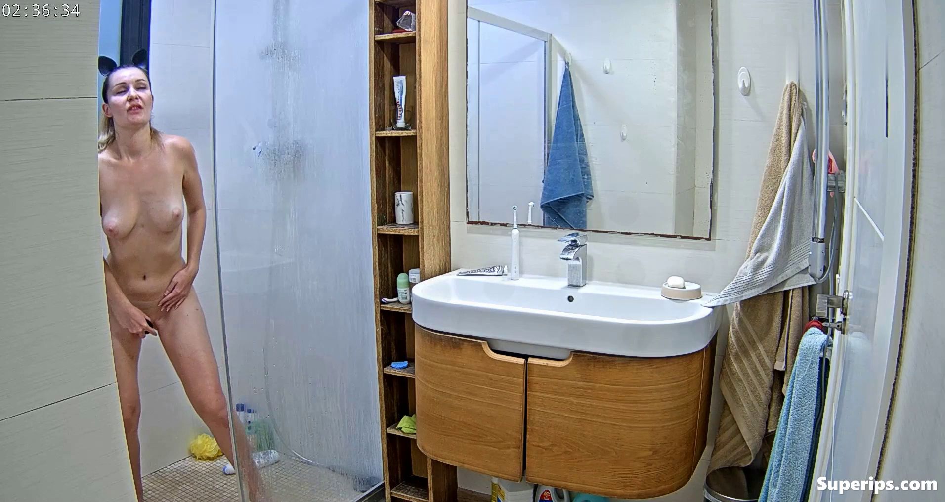 IPCAM – German mom masturbates in the bathtub IPCAM – German mom masturbates in the bathtub