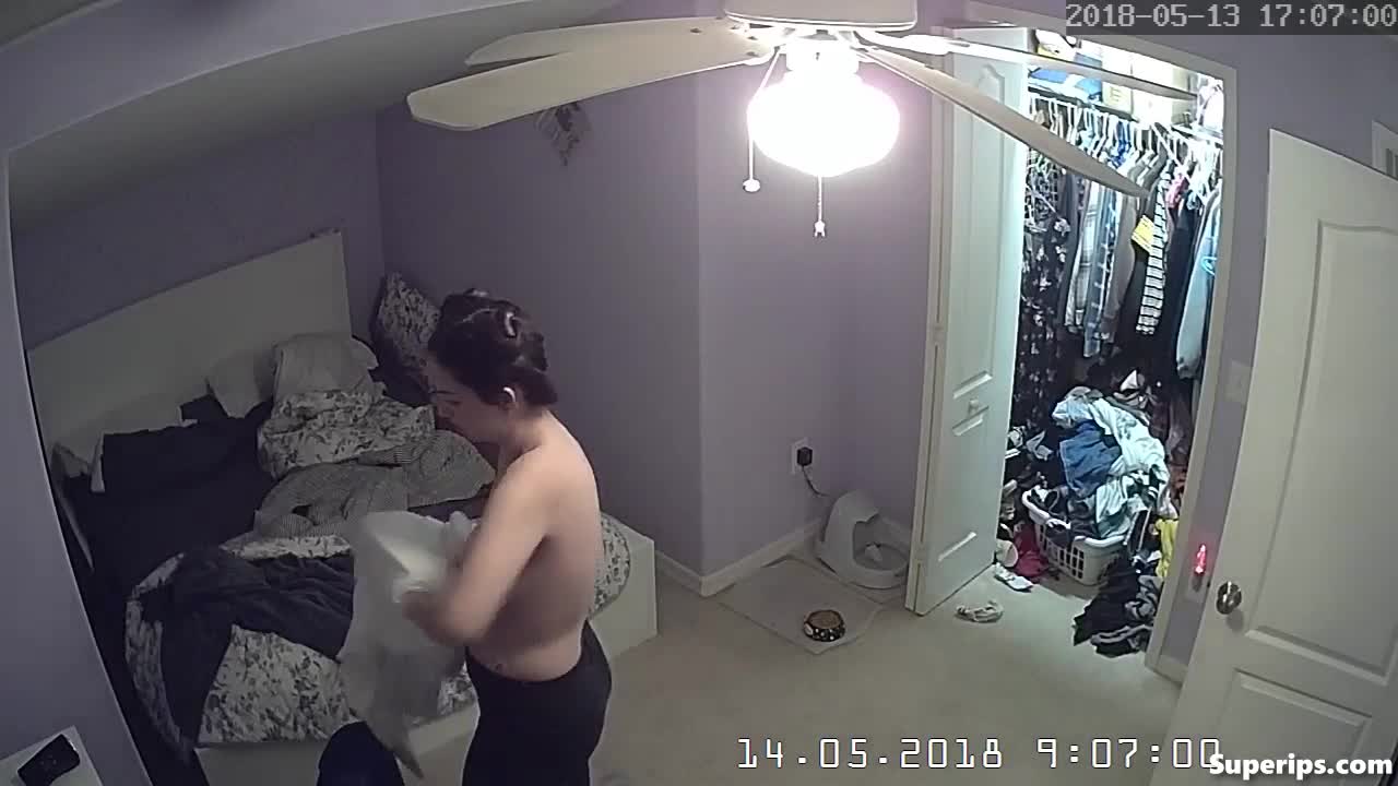 IPCAM – Tall American teen girl changes her clothes IPCAM – Tall American teen girl changes her clothes