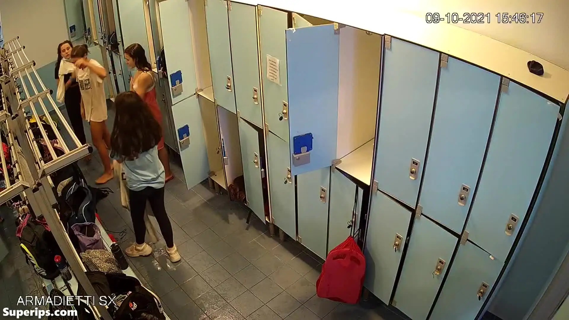 IPCAM – American college girls change clothes in their locker room IPCAM – American college girls change clothes in their locker room