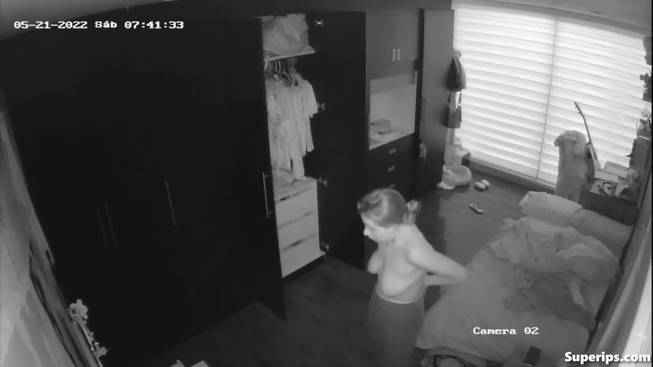 IPCAM – Busty European teenager gets dressed in her room IPCAM – Busty European teenager gets dressed in her room