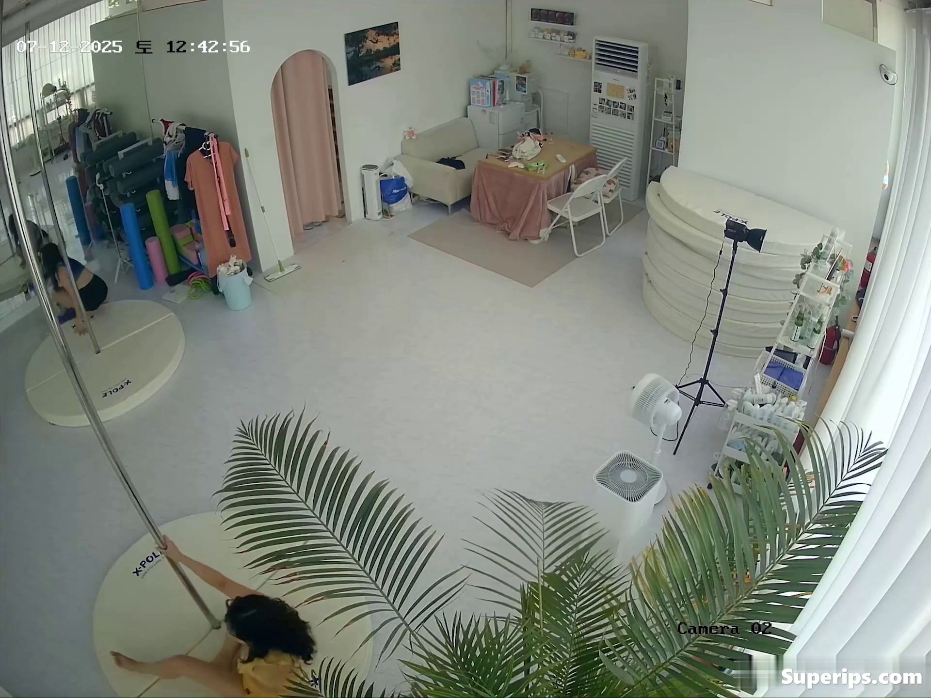 IPCAM – Young Korean girls practice pole dancing IPCAM – Young Korean girls practice pole dancing