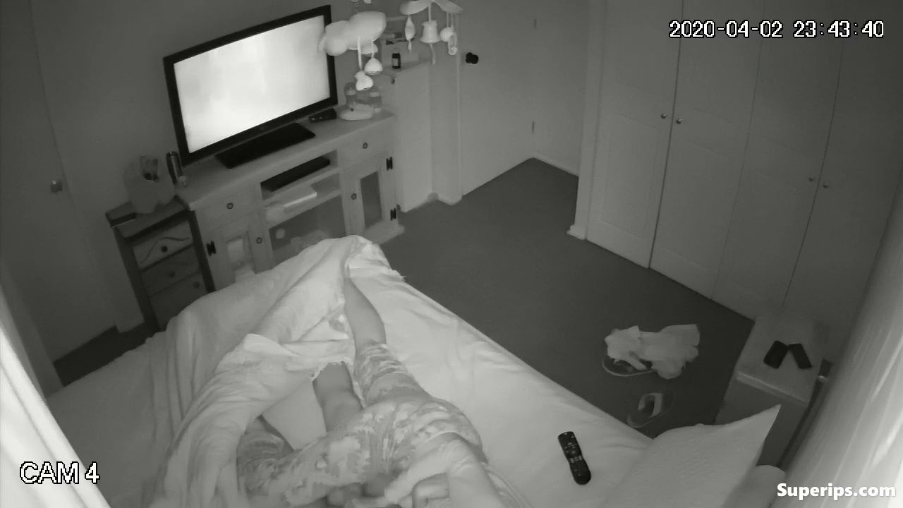 IPCAM – Married woman gives her husband a handjob IPCAM – Married woman gives her husband a handjob