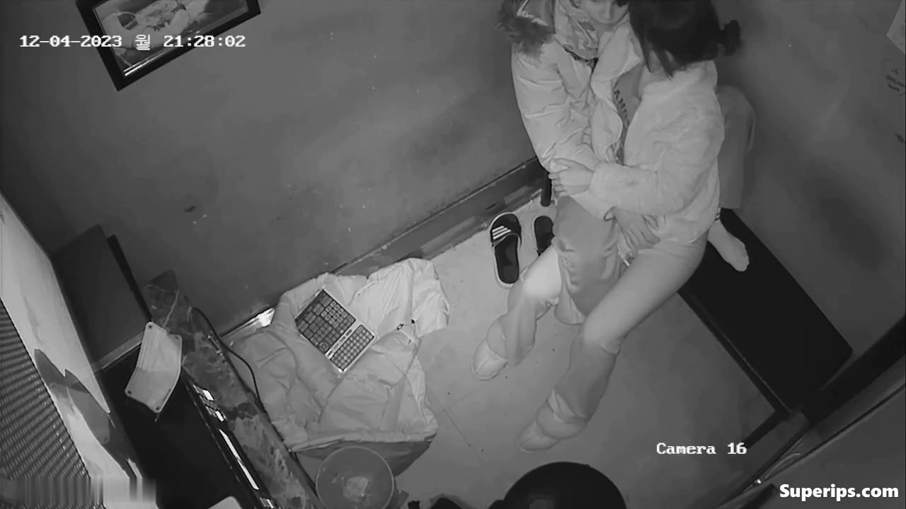 IPCAM – Korean couples in love groping each other IPCAM – Korean couples in love groping each other