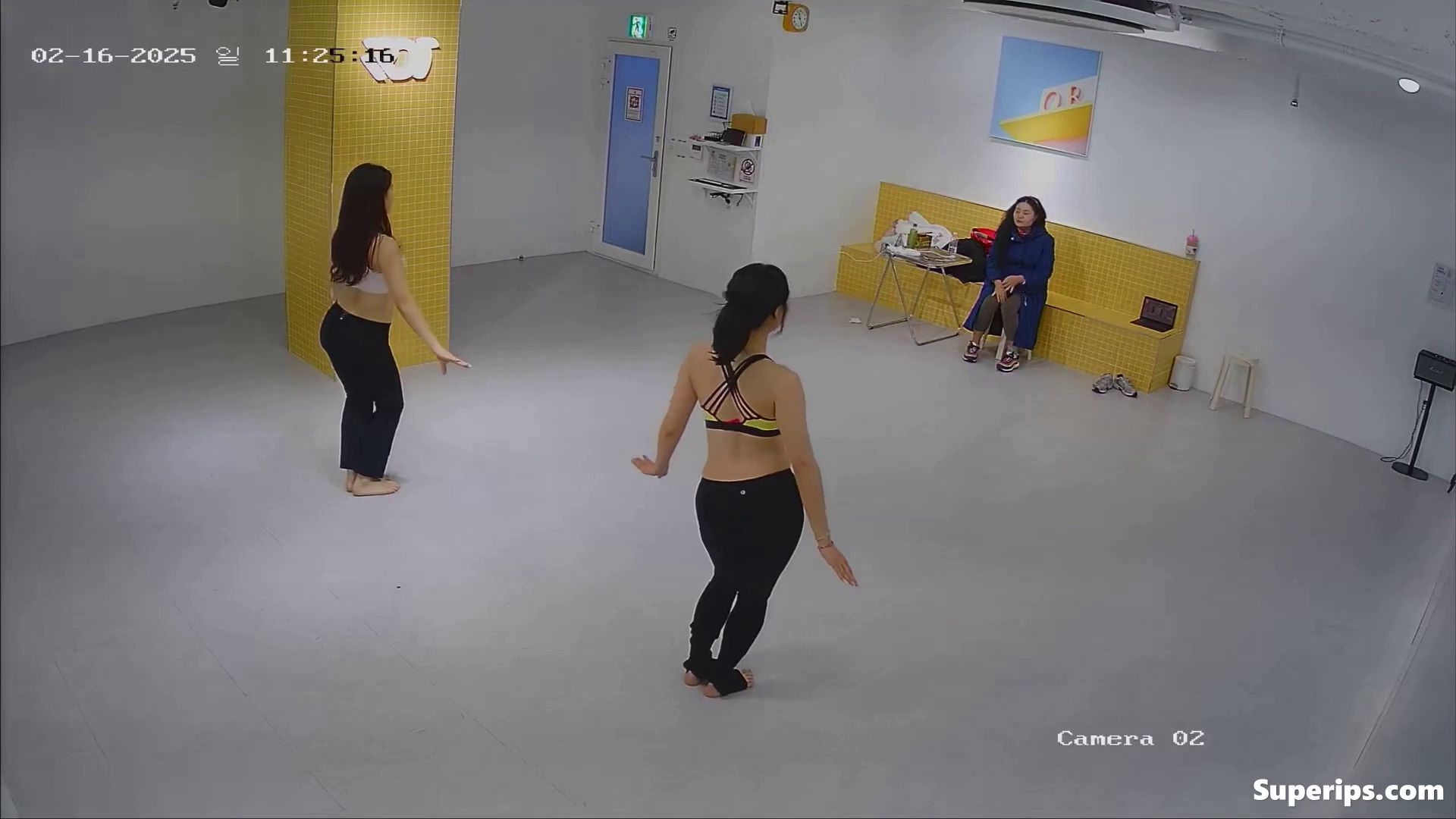 IPCAM – Two young Korean girls dancing sexily IPCAM – Two young Korean girls dancing sexily