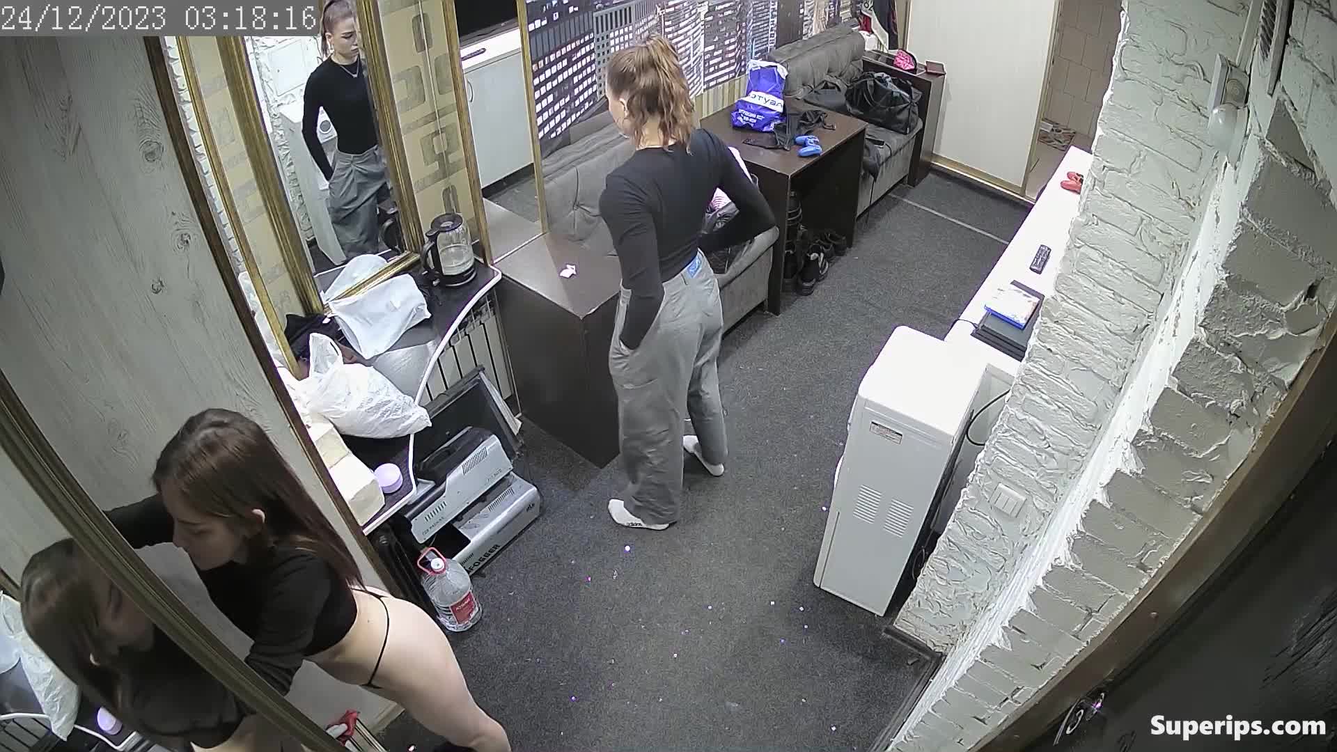 IPCAM – German model girls changing clothes IPCAM – German model girls changing clothes