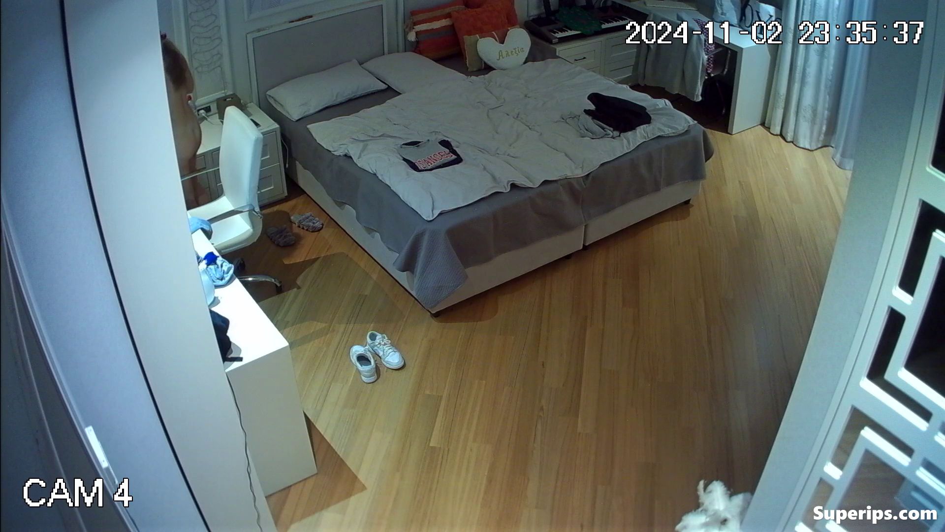 IPCAM – Nerdy American girl naked in her room IPCAM – Nerdy American girl naked in her room