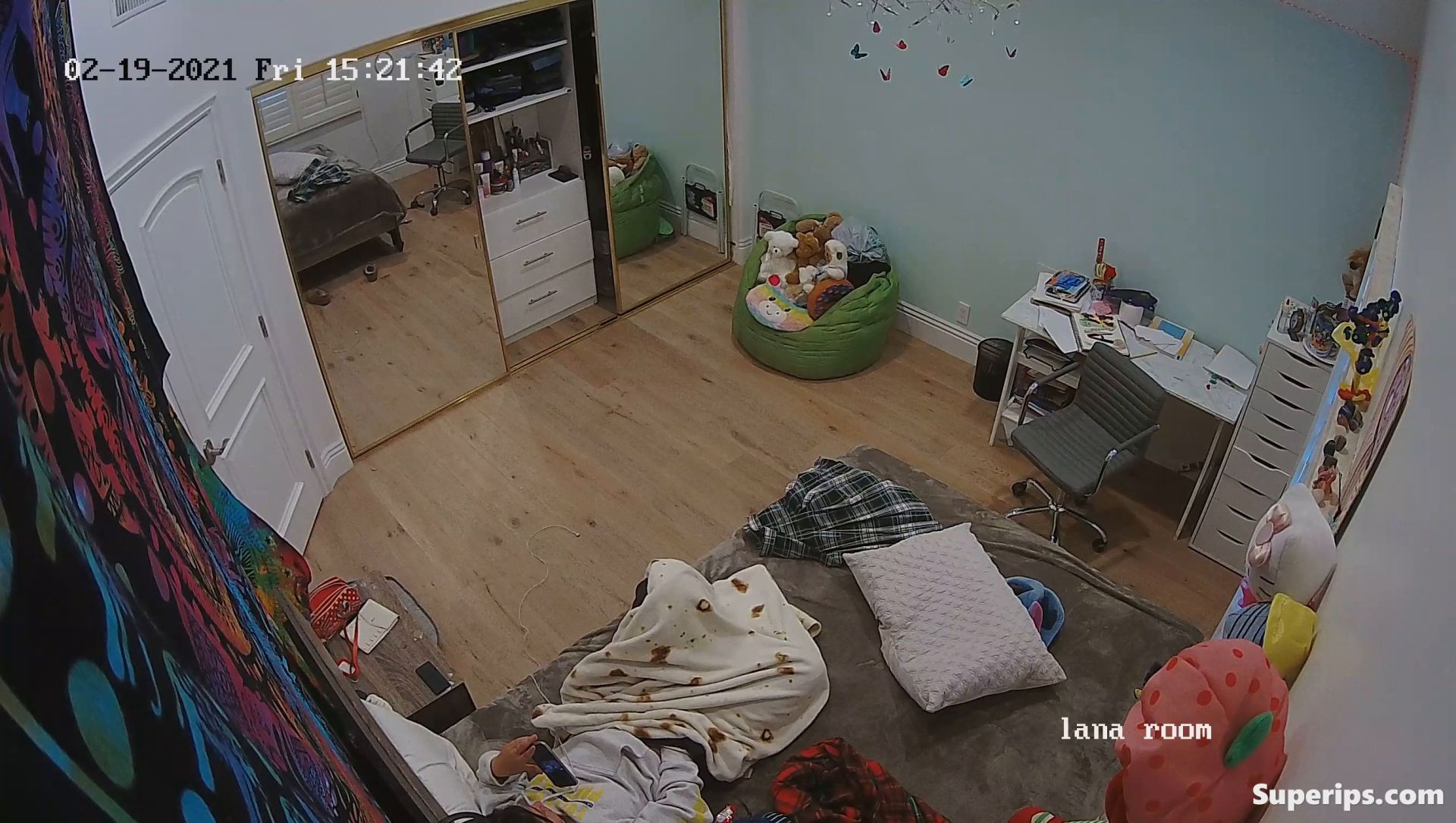 IPCAM – Naughty brunette girl masturbates watching porn IPCAM – Naughty brunette girl masturbates watching porn