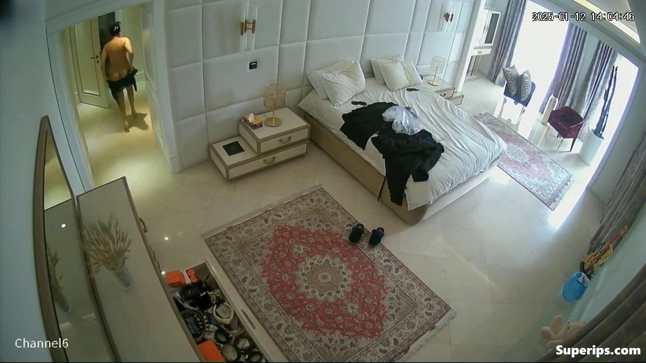 IPCAM – Mature Arabian wife changes her clothes IPCAM – Mature Arabian wife changes her clothes