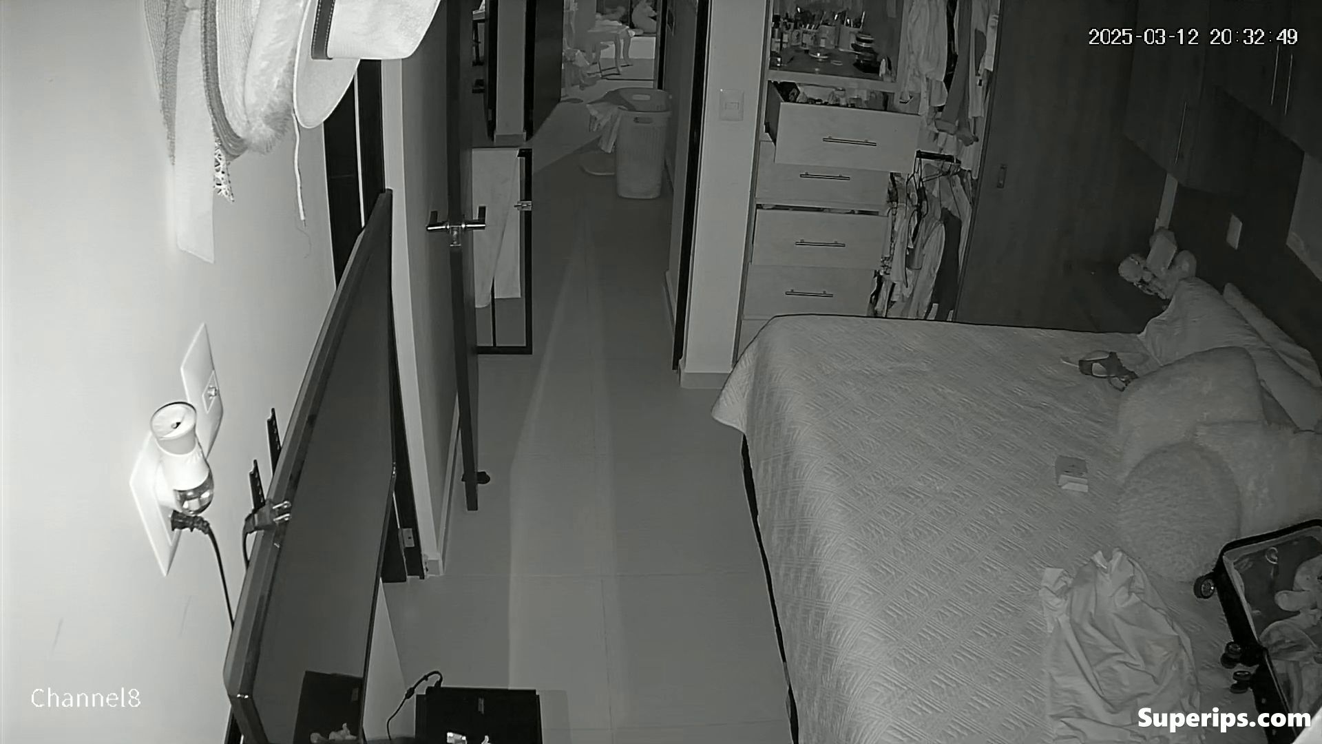 IPCAM – Young Italian couple groping each other IPCAM – Young Italian couple groping each other