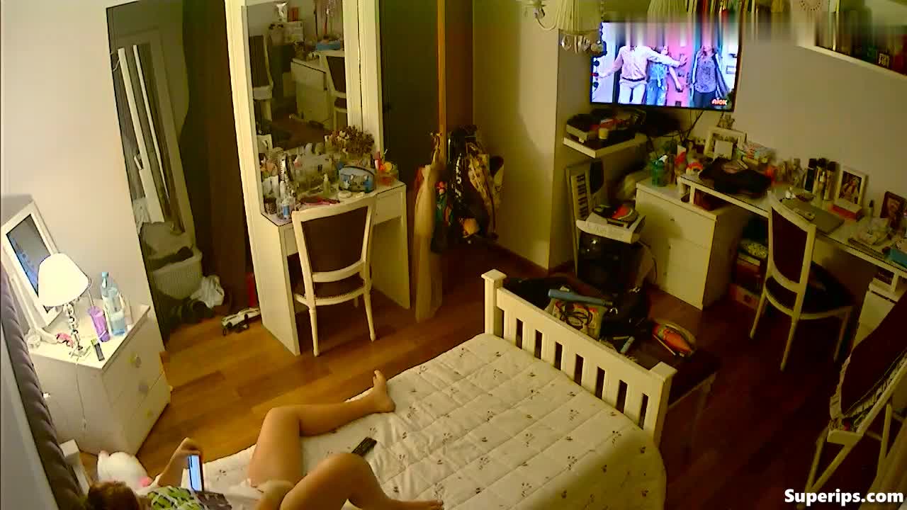 IPCAM – Teenager masturbates while viewing porn on iPhone IPCAM – Teenager masturbates while viewing porn on iPhone