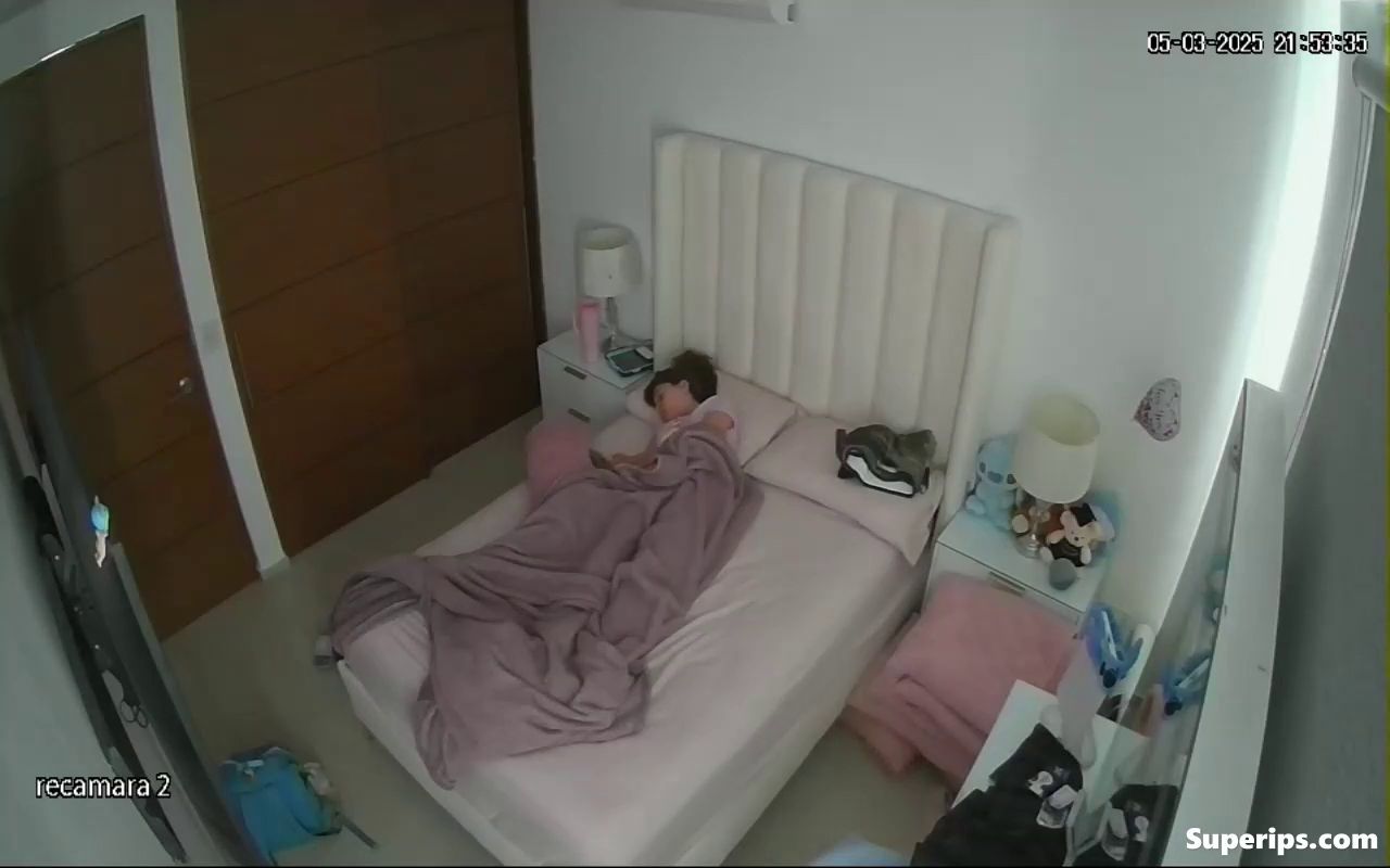 IPCAM – Petite college girl rubs her pussy IPCAM – Petite college girl rubs her pussy