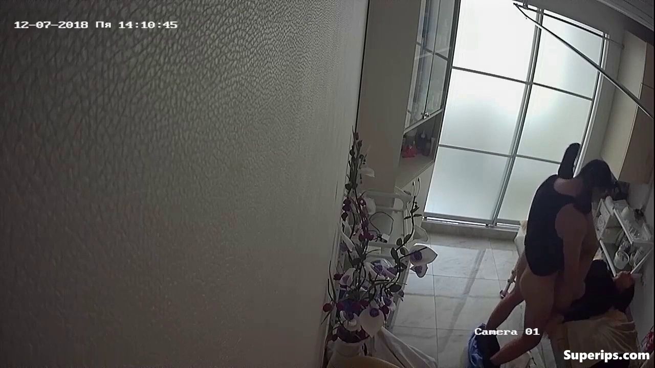 IPCAM – Ukrainian doctor fucks his secretary girl IPCAM – Ukrainian doctor fucks his secretary girl