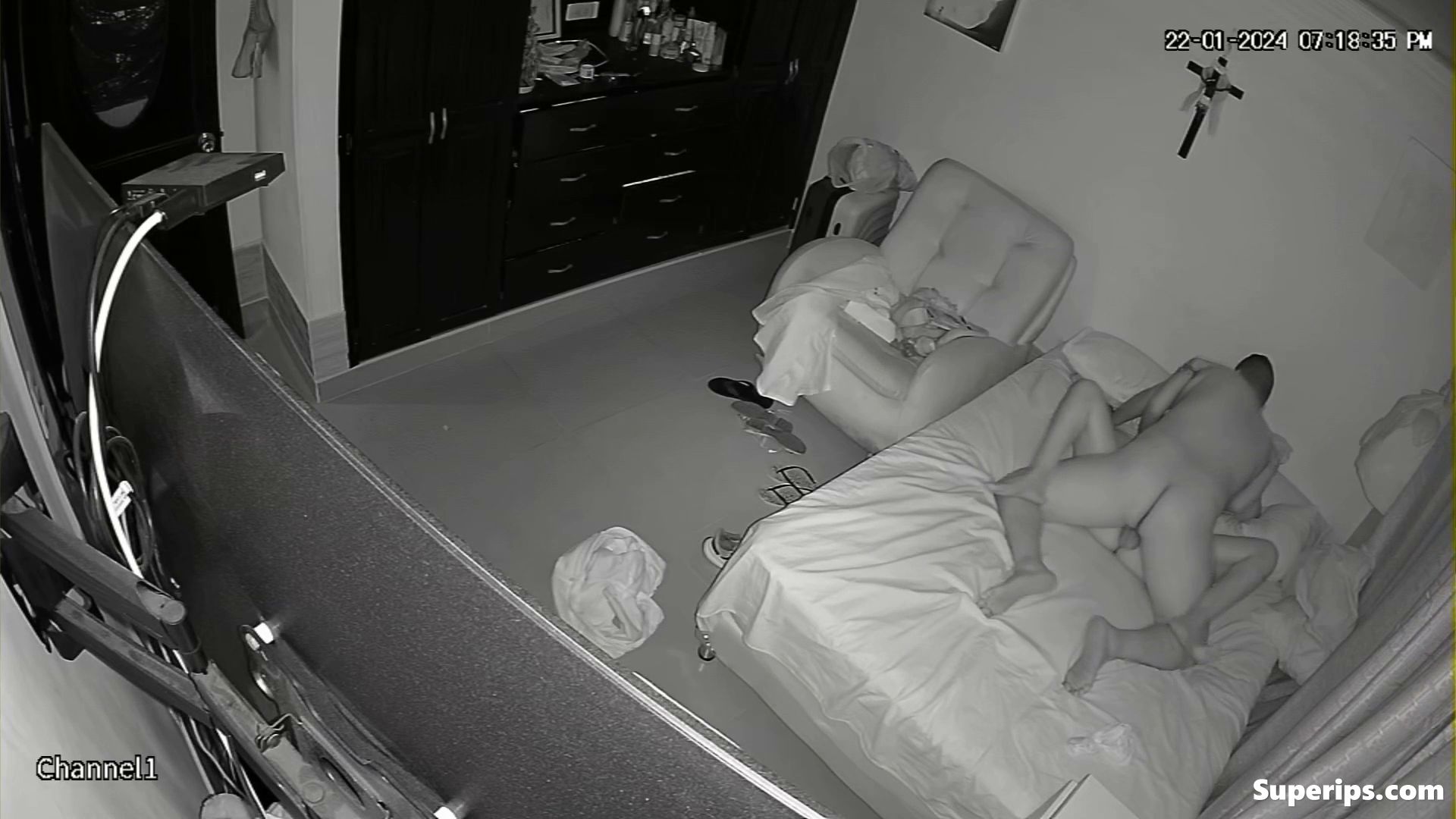 IPCAM – Big ass Latina woman gets fucked on her bed IPCAM – Big ass Latina woman gets fucked on her bed