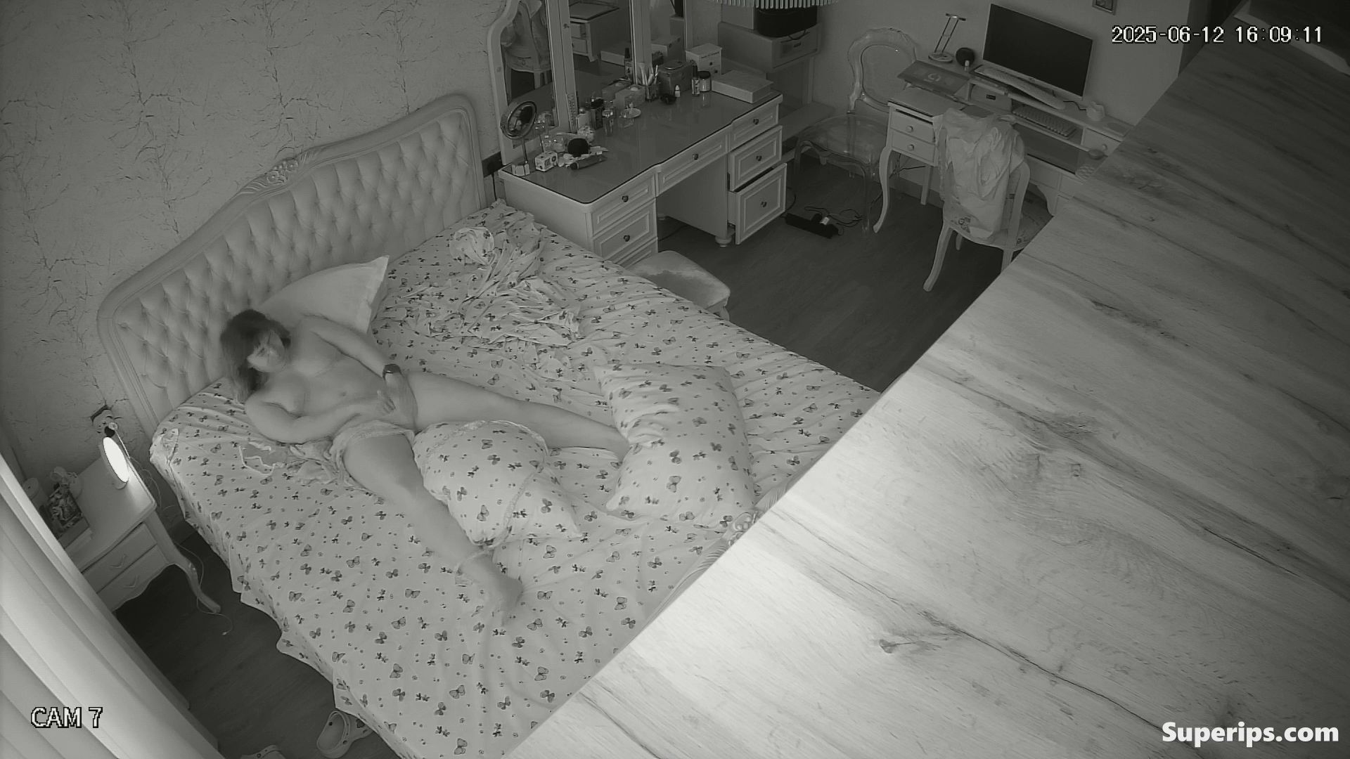 IPCAM – Ukrainian woman masturbates to orgasm IPCAM – Ukrainian woman masturbates to orgasm