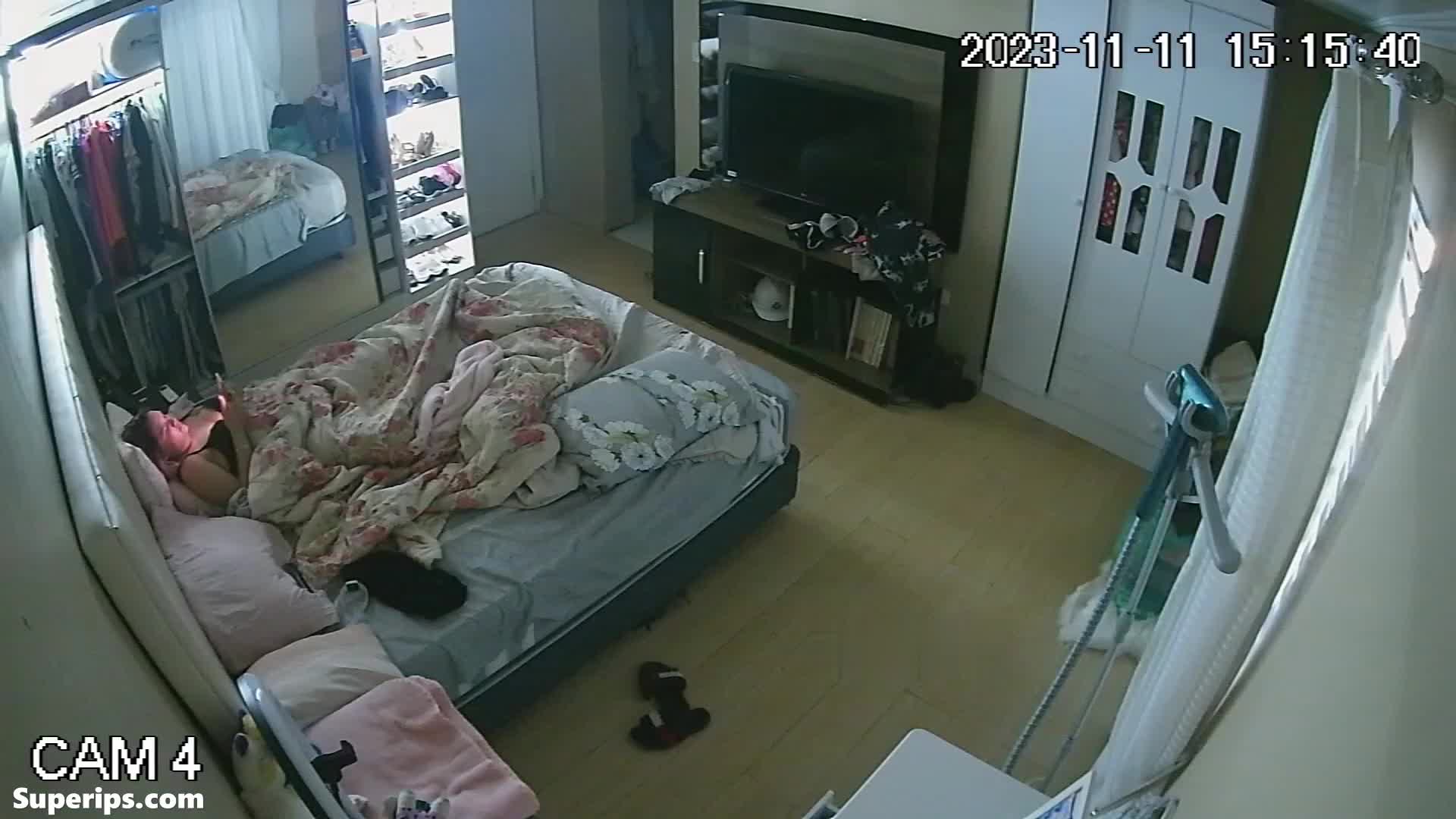 IPCAM – Busty mom masturbates watching porn IPCAM – Busty mom masturbates watching porn